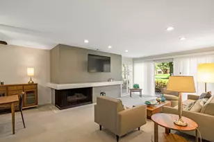 2 Oak Brook Club Dr, Oak Brook, IL 60523 - Photo 3
