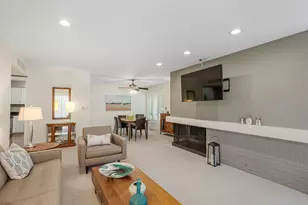 2 Oak Brook Club Dr, Oak Brook, IL 60523 - Photo 5