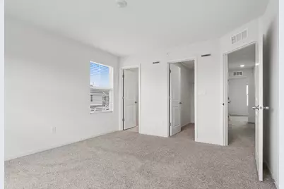 2111 Yellowstone Boulevard, Mundelein, IL 60060 - Photo 11
