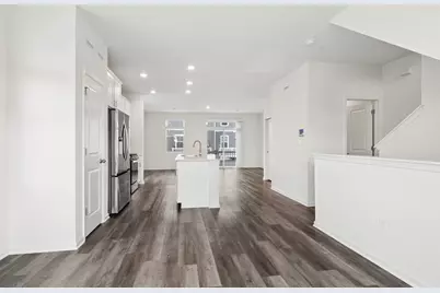 2111 Yellowstone Boulevard, Mundelein, IL 60060 - Photo 3