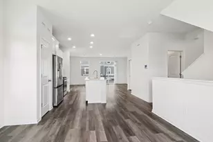 2111 Yellowstone Blvd, Mundelein, IL 60060 - Photo 3