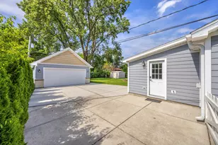 7823 W 98th Pl, Hickory Hills, IL 60457 - Photo 3
