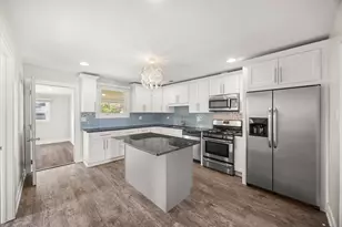 7823 W 98th Pl, Hickory Hills, IL 60457 - Photo 5