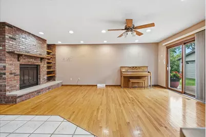404 Clayton Drive, Watseka, IL 60970 - Photo 9