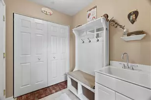 1225 Mallard Ln, Hoffman Estates, IL 60192 - Photo 13