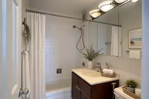 655 W Irving Park Rd, Chicago, IL 60613 - Photo 11