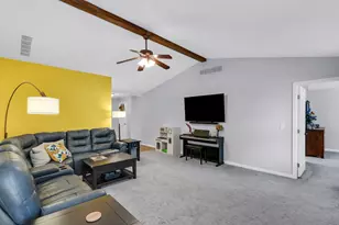 905 Bluegrass Ln, Champaign, IL 61822 - Photo 13