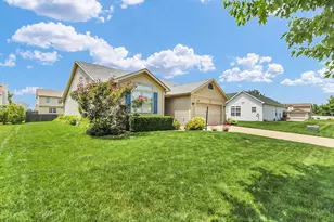 905 Bluegrass Ln, Champaign, IL 61822 - Photo 3