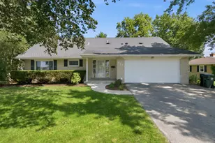 817 Illinois Ave, Batavia, IL 60510 - Photo 1