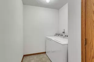 13033 Springhill Dr, Winnebago, IL 61088 - Photo 17