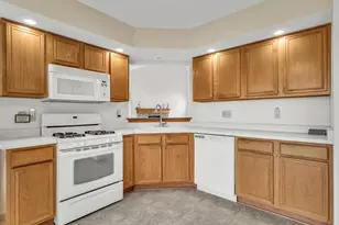 13033 Springhill Dr, Winnebago, IL 61088 - Photo 9