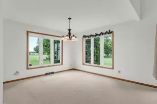 13033 Springhill Dr, Winnebago, IL 61088 - Photo 7