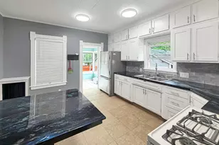 625 W Ringold St, Freeport, IL 61032 - Photo 5