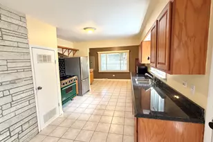 33517 N Greentree Rd, Grayslake, IL 60030 - Photo 5