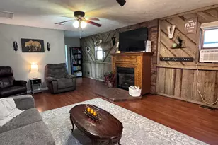 203 W Poplar St, Odin, IL 62870 - Photo 9