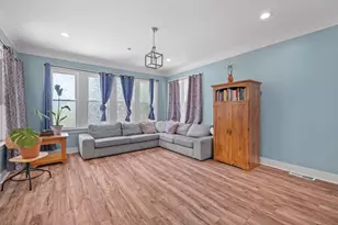 10724 S Prairie Ave, Chicago, IL 60628 - Photo 3