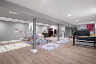 10724 S Prairie Ave, Chicago, IL 60628 - Photo 15