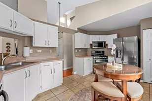 2366 Coral Cove, Elgin, IL 60123 - Photo 5