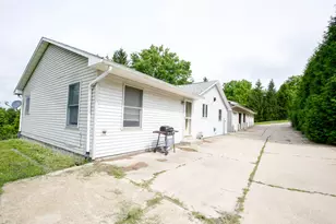910 Stony Point Rd, Dixon, IL 61021 - Photo 5