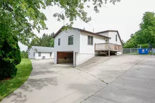 910 Stony Point Rd, Dixon, IL 61021 - Photo 1