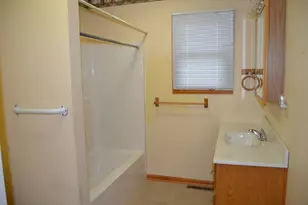 208 Nebraska St, Ottawa, IL 61350 - Photo 11