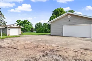 101 Lakeview Dr, Gibson City, IL 60936 - Photo 29