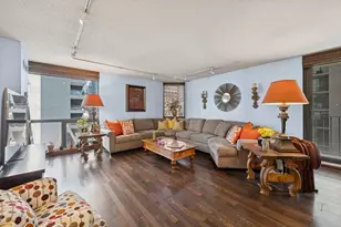 70 W Huron St, Chicago, IL 60654 - Photo 3