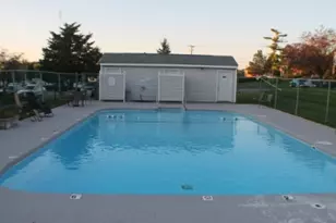 451 Meadow Green Ln, Round Lake Beach, IL 60073 - Photo 7