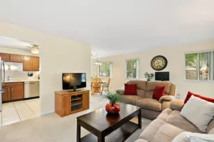 201 Maplebrook Ct, Schaumburg, IL 60194 - Photo 3