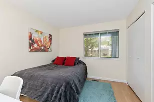 201 Maplebrook Ct, Schaumburg, IL 60194 - Photo 9