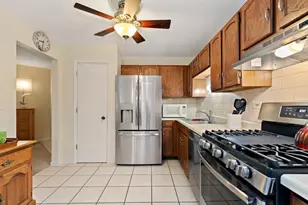 201 Maplebrook Ct, Schaumburg, IL 60194 - Photo 5