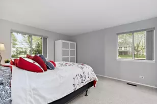 201 Maplebrook Ct, Schaumburg, IL 60194 - Photo 7