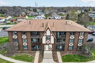 10571 Palos Pl, Palos Hills, IL 60465 - Photo 1