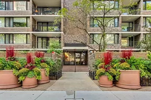 1555 N Sandburg Terrace, Chicago, IL 60610 - Photo 1