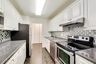 1555 N Sandburg Terrace, Chicago, IL 60610 - Photo 15