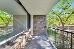 1555 N Sandburg Terrace, Chicago, IL 60610 - Photo 13