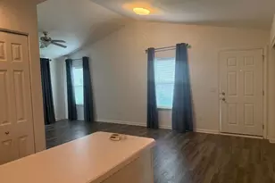 628 Florence St, Hampshire, IL 60140 - Photo 9
