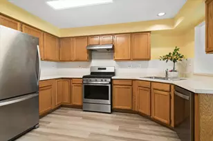 501 Grosse Pointe Cir, Vernon Hills, IL 60061 - Photo 5