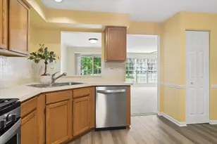 501 Grosse Pointe Cir, Vernon Hills, IL 60061 - Photo 7