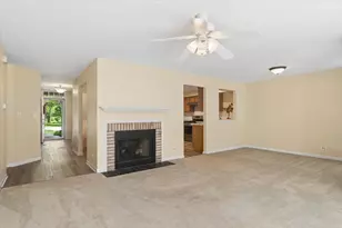 501 Grosse Pointe Cir, Vernon Hills, IL 60061 - Photo 9