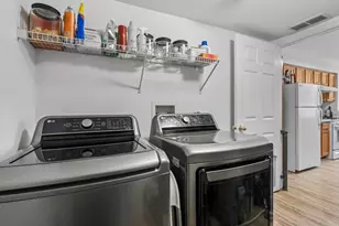 949 Charlela Ln, Elk Grove Village, IL 60007 - Photo 17
