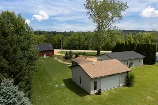 1712 Big Is Pkwy, Rock Island, IL 60201 - Photo 39