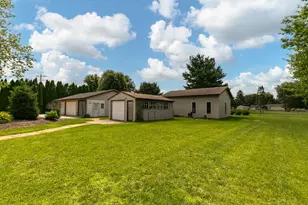 1712 Big Is Pkwy, Rock Island, IL 60201 - Photo 13