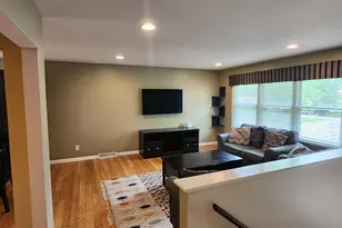 1240 Constellation Dr, Aurora, IL 60505 - Photo 5