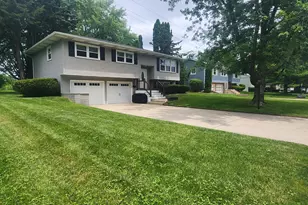 1240 Constellation Dr, Aurora, IL 60505 - Photo 3