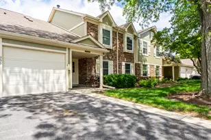 233 Blossom Ct, Buffalo Grove, IL 60089 - Photo 1