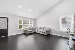 8101 Limestone Ct, Joliet, IL 60431 - Photo 5