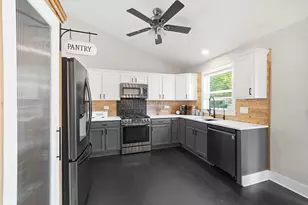 8101 Limestone Ct, Joliet, IL 60431 - Photo 7