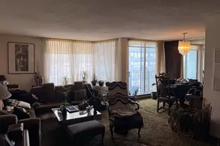 4170 N Marine Dr, Chicago, IL 60613 - Photo 3