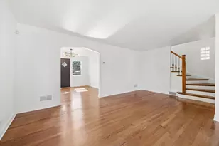10141 S Rhodes Ave, Chicago, IL 60628 - Photo 7